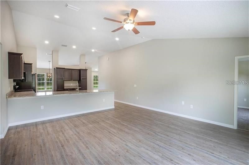 Recently Sold: $335,000 (3 beds, 2 baths, 1811 Square Feet)