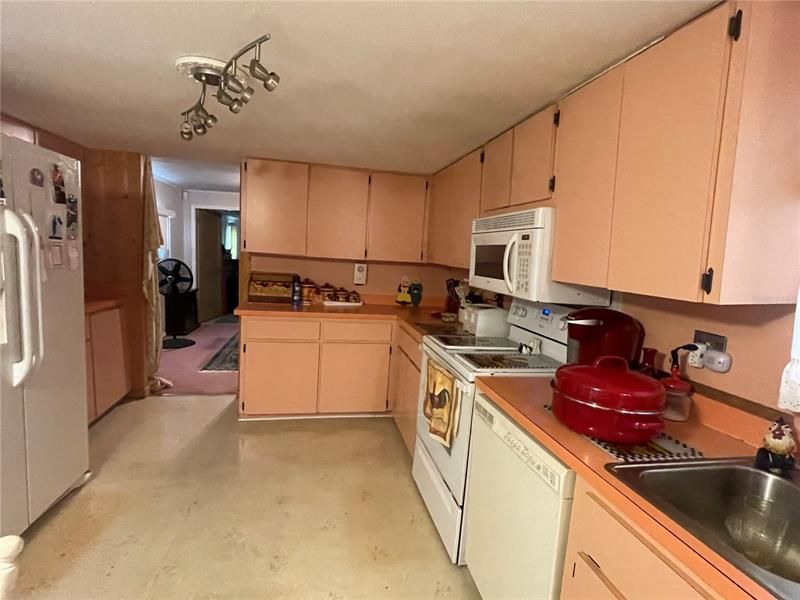 Recently Sold: $125,000 (1 beds, 1 baths, 1004 Square Feet)