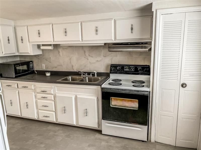 Recently Rented: $1,200 (2 beds, 2 baths, 952 Square Feet)
