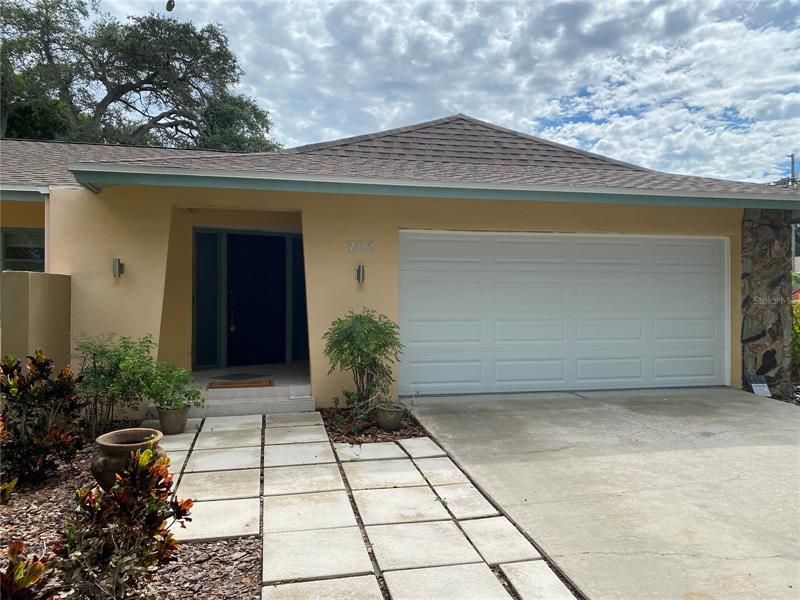 Recently Rented: $5,500 (4 beds, 3 baths, 2580 Square Feet)