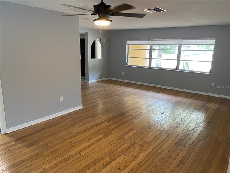 Recently Rented: $5,500 (4 beds, 3 baths, 2580 Square Feet)