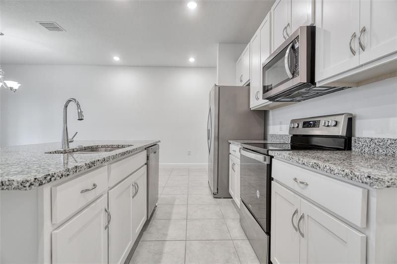 Recently Sold: $439,000 (3 beds, 2 baths, 1964 Square Feet)