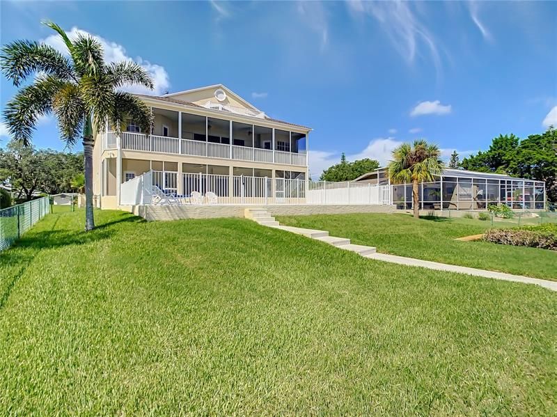 Recently Sold: $1,795,000 (4 beds, 3 baths, 4220 Square Feet)