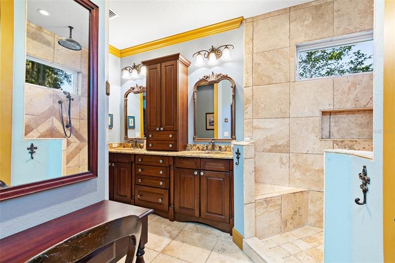最近售出: $1,500,000 (4 贝兹, 3 浴室, 3635 平方英尺)