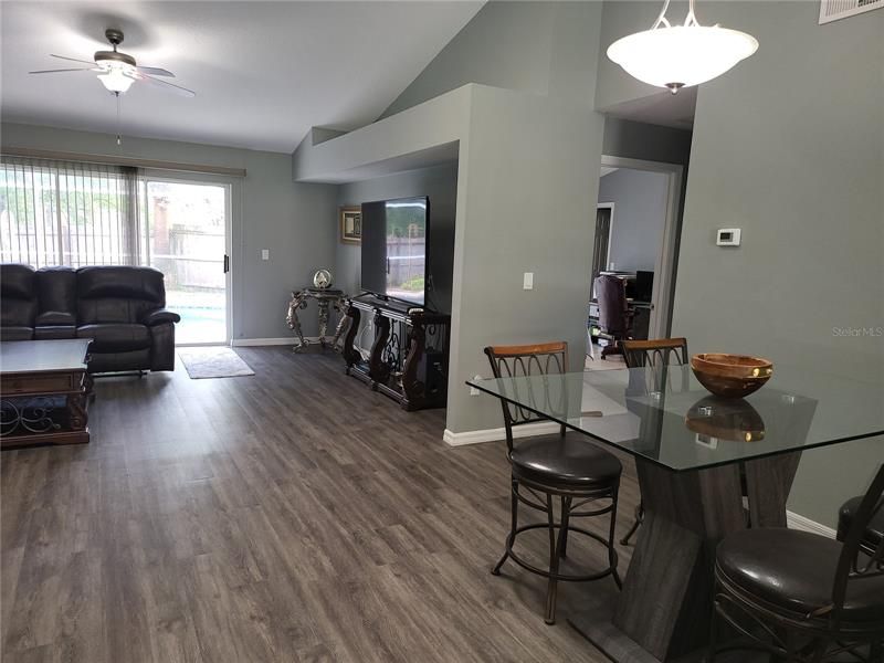 Recently Sold: $439,900 (3 beds, 2 baths, 1713 Square Feet)