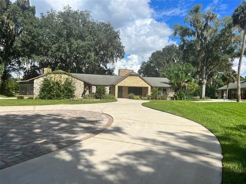 Recently Sold: $1,295,000 (3 beds, 2 baths, 3077 Square Feet)