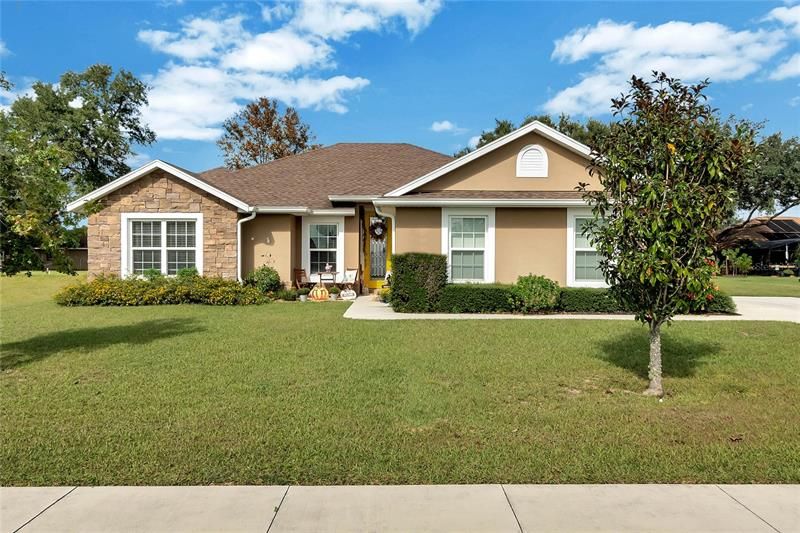 Recently Sold: $350,000 (4 beds, 2 baths, 1640 Square Feet)