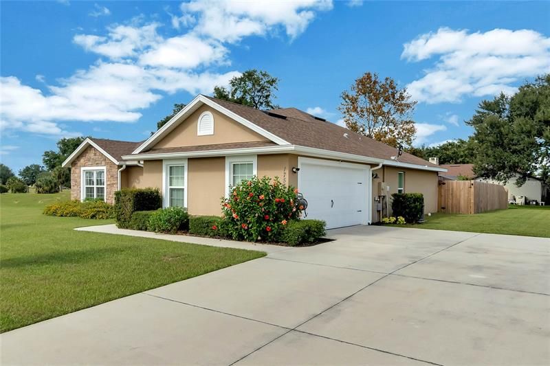 Recently Sold: $350,000 (4 beds, 2 baths, 1640 Square Feet)