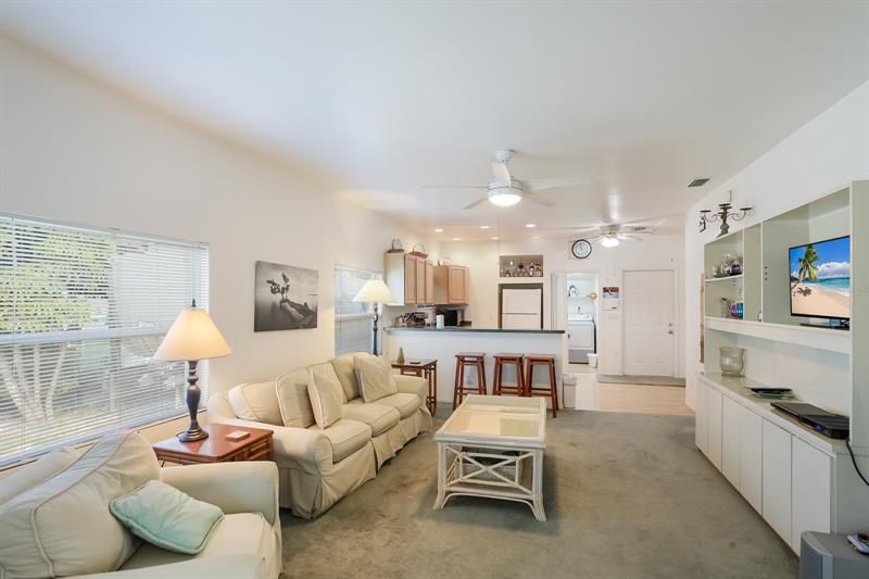 Recently Sold: $1,150,000 (1 beds, 1 baths, 928 Square Feet)