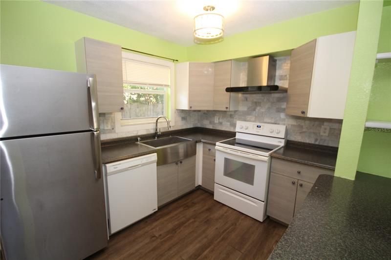 Recently Rented: $1,750 (3 beds, 2 baths, 1053 Square Feet)