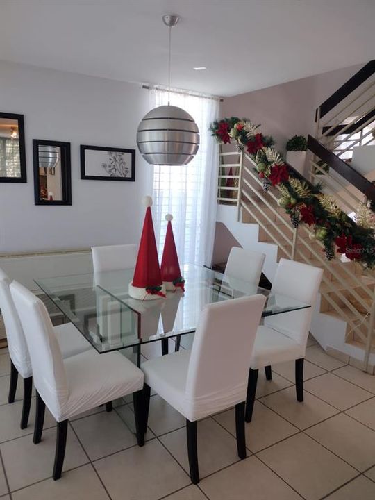 Vendido Recientemente: $285,000 (4 camas, 2 baños, 0 Pies cuadrados)