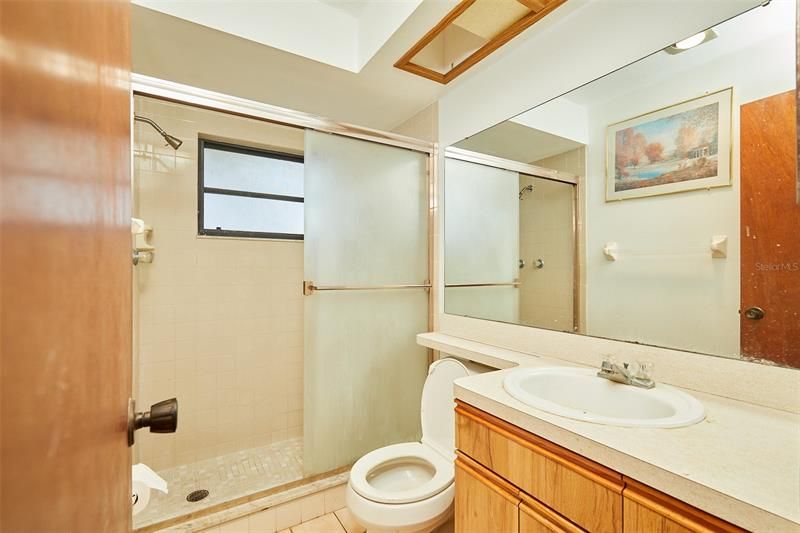 最近售出: $350,000 (2 贝兹, 2 浴室, 1665 平方英尺)