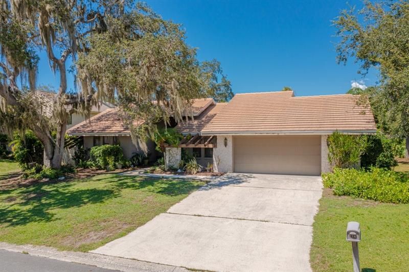 Recently Sold: $850,000 (3 beds, 3 baths, 2618 Square Feet)