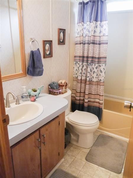 Hall bath with shower / tub