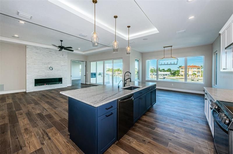 Recently Sold: $3,220,000 (4 beds, 4 baths, 3887 Square Feet)