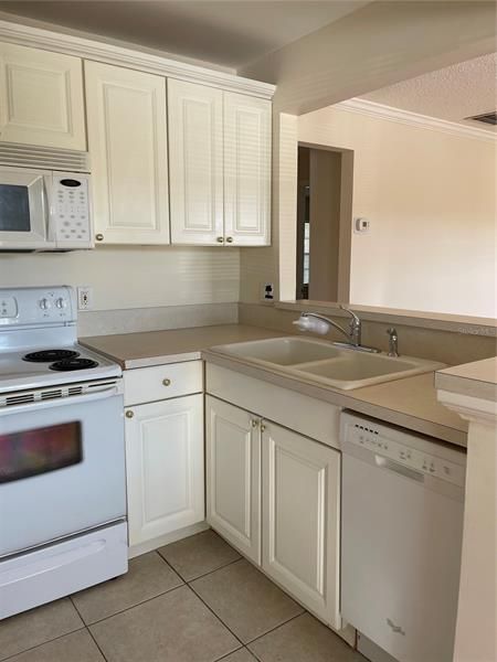 Recently Rented: $1,495 (2 beds, 2 baths, 894 Square Feet)