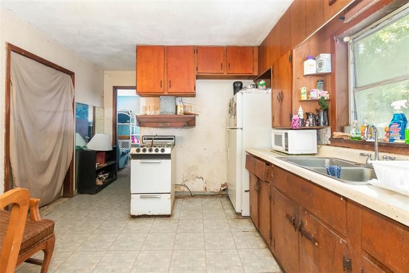 Recently Sold: $100,000 (1 beds, 1 baths, 896 Square Feet)