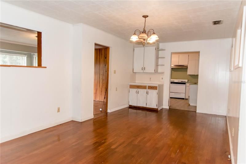 Recently Sold: $148,000 (2 beds, 1 baths, 1550 Square Feet)