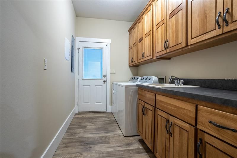 Large Walk In Laundry Room