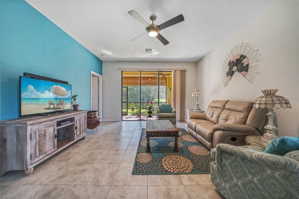 Recently Sold: $375,000 (2 beds, 2 baths, 1572 Square Feet)