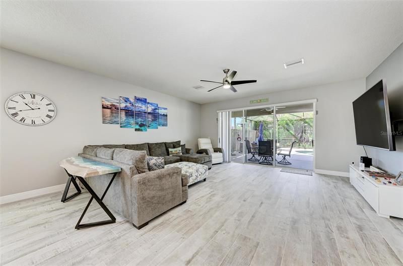 Recently Sold: $600,000 (3 beds, 2 baths, 2187 Square Feet)