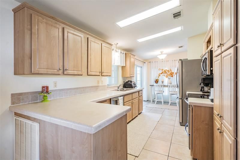 Recently Sold: $275,000 (3 beds, 2 baths, 1272 Square Feet)