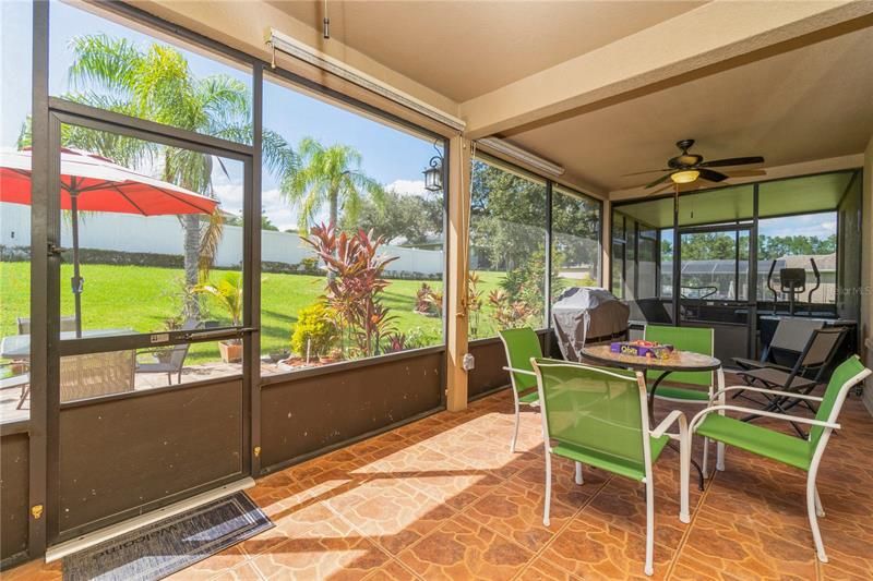 Large screened in covered lanai