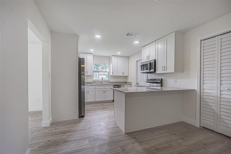 Recently Sold: $325,000 (3 beds, 2 baths, 1345 Square Feet)