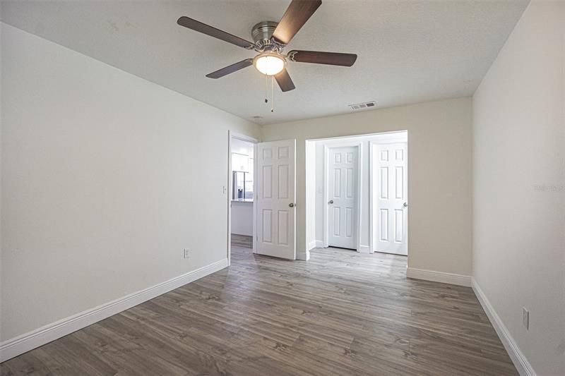 Recently Sold: $325,000 (3 beds, 2 baths, 1345 Square Feet)