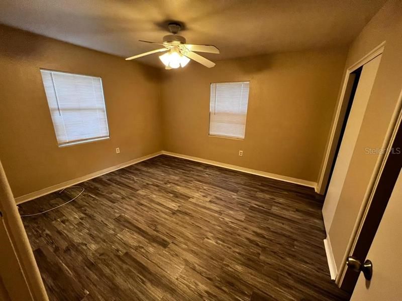 Recently Rented: $1,350 (2 beds, 1 baths, 988 Square Feet)
