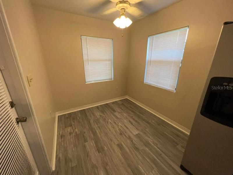 Recently Rented: $1,350 (2 beds, 1 baths, 988 Square Feet)