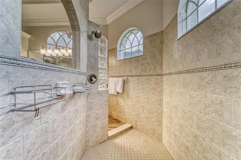 最近售出: $620,000 (4 贝兹, 3 浴室, 3183 平方英尺)