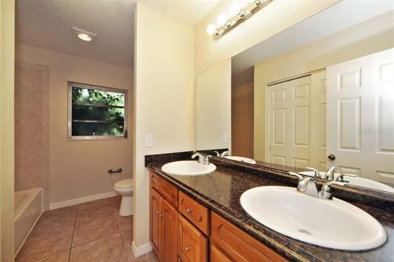 最近租的: $2,300 (3 贝兹, 2 浴室, 1477 平方英尺)