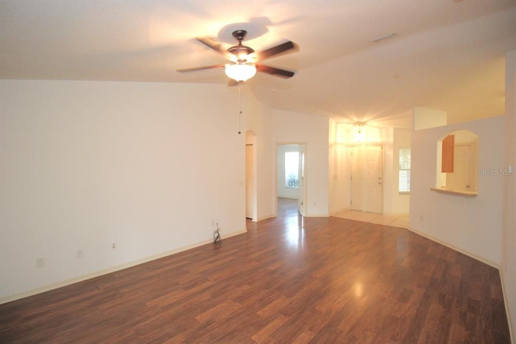 Recently Rented: $1,750 (3 beds, 2 baths, 1270 Square Feet)