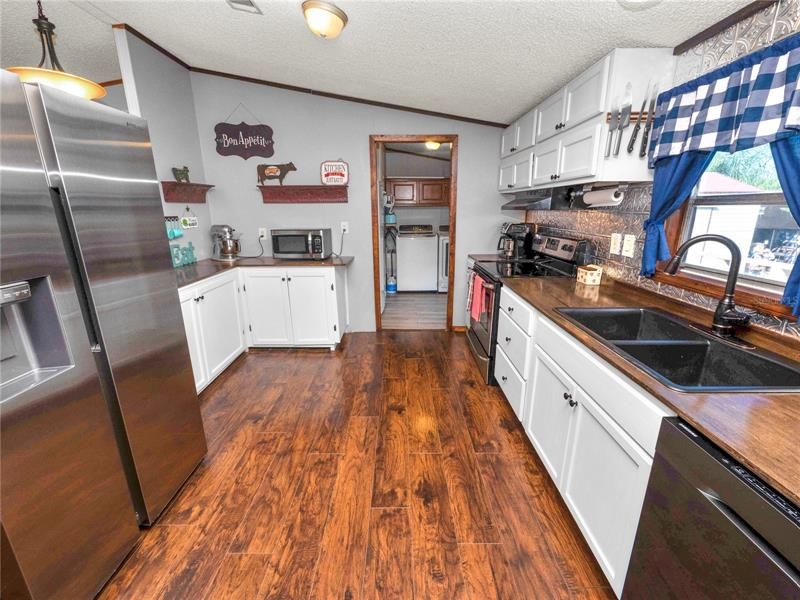 Recently Sold: $210,000 (3 beds, 2 baths, 1272 Square Feet)