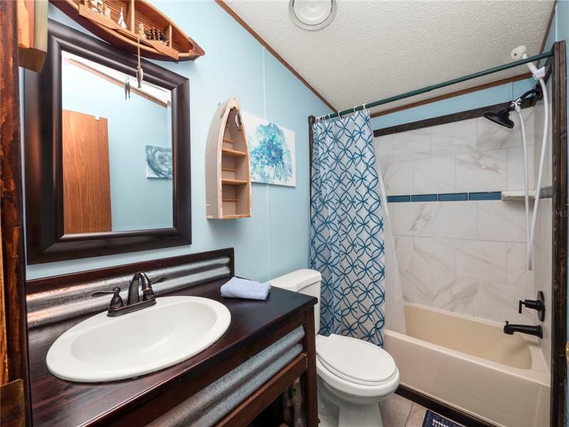 最近售出: $210,000 (3 贝兹, 2 浴室, 1272 平方英尺)