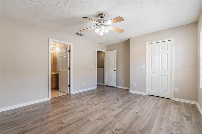 Recently Sold: $285,000 (2 beds, 2 baths, 1296 Square Feet)