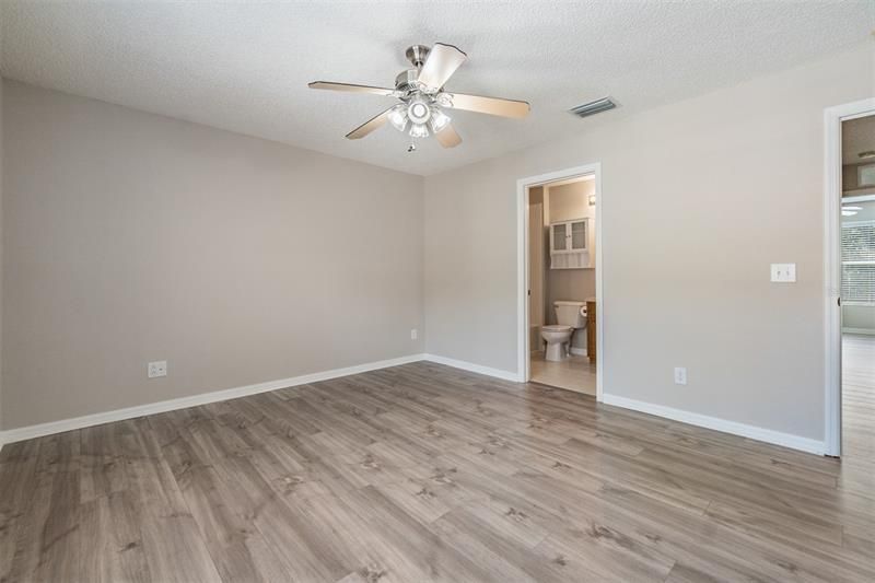 Recently Sold: $285,000 (2 beds, 2 baths, 1296 Square Feet)