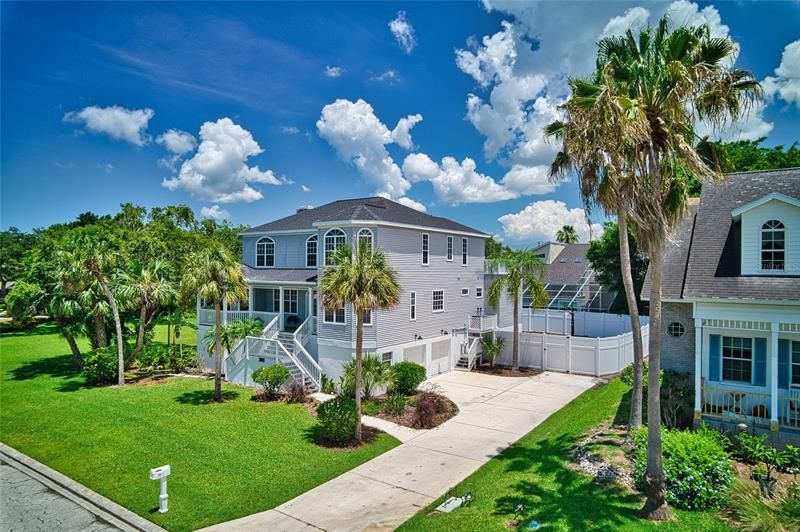 Recently Sold: $1,499,000 (5 beds, 4 baths, 3232 Square Feet)