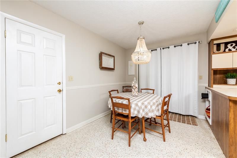 Recently Sold: $450,000 (2 beds, 1 baths, 1013 Square Feet)