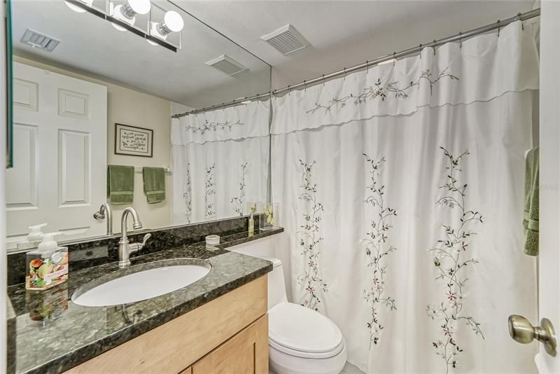 最近售出: $514,900 (2 贝兹, 2 浴室, 1334 平方英尺)