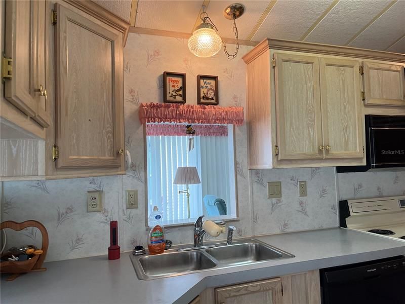 Recently Sold: $120,000 (1 beds, 1 baths, 713 Square Feet)