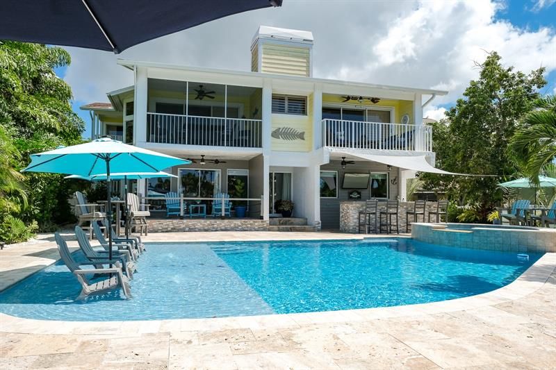 Recently Sold: $2,300,000 (3 beds, 4 baths, 3205 Square Feet)