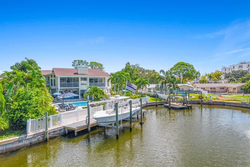 Recently Sold: $2,300,000 (3 beds, 4 baths, 3205 Square Feet)