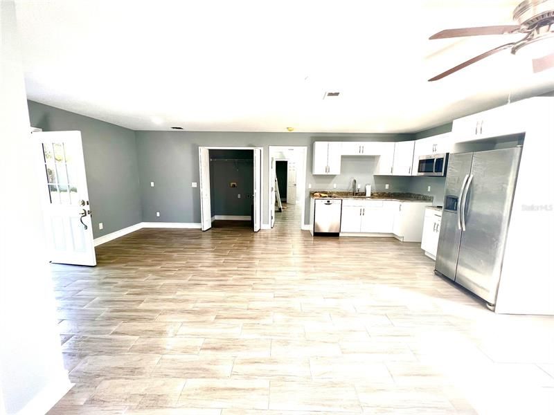 Recently Sold: $315,000 (3 beds, 2 baths, 1317 Square Feet)