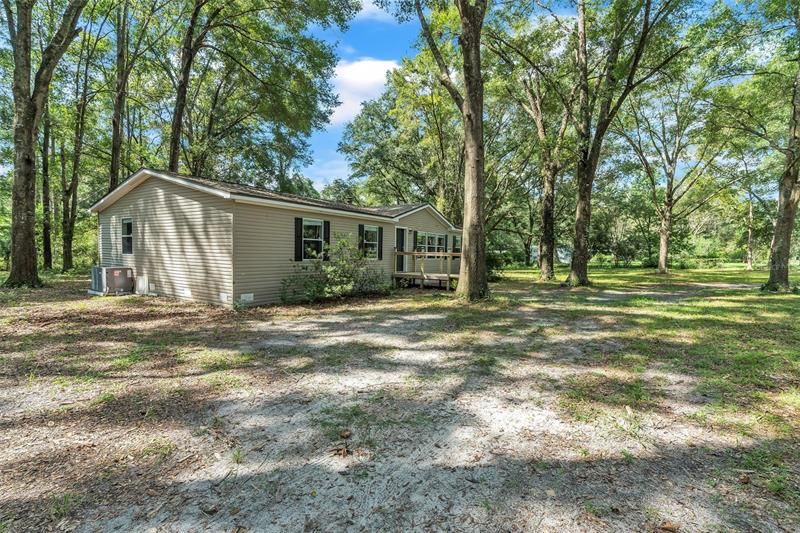 Recently Sold: $215,000 (3 beds, 2 baths, 1800 Square Feet)