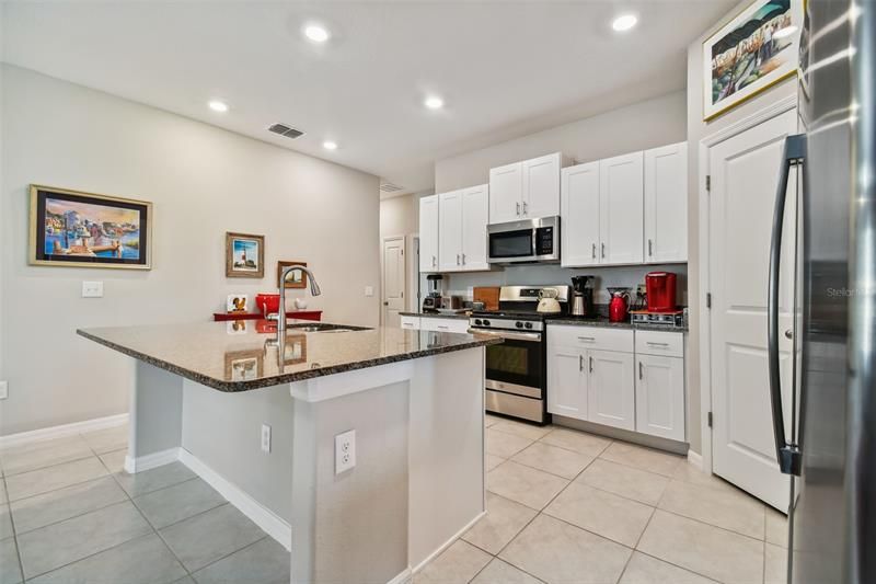 Recently Sold: $395,000 (4 beds, 2 baths, 1841 Square Feet)