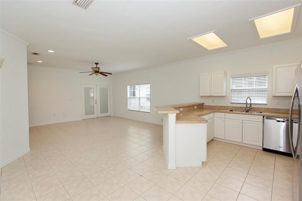 Recently Rented: $1,825 (3 beds, 2 baths, 1380 Square Feet)