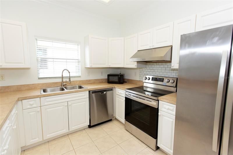 Recently Rented: $1,825 (3 beds, 2 baths, 1380 Square Feet)