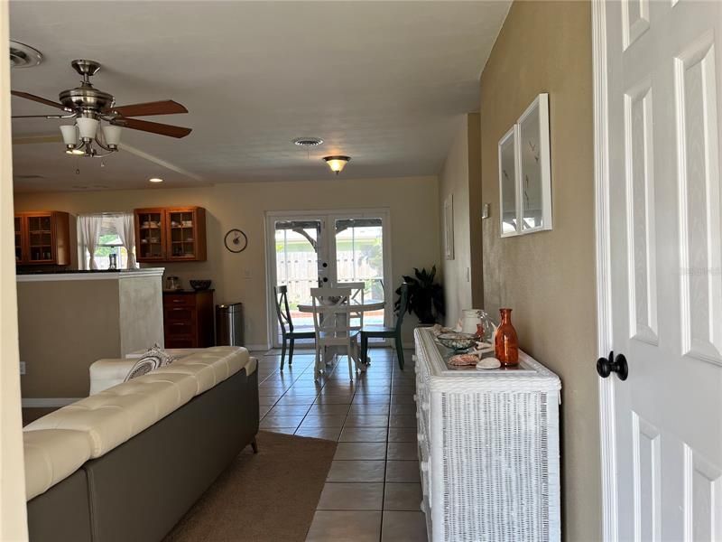 Recently Sold: $325,000 (3 beds, 2 baths, 1225 Square Feet)